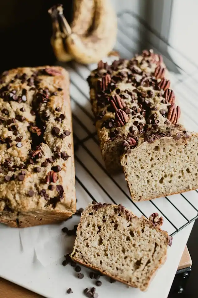 Sesam-Ahornsirup-Energiesnack mit ayurvedischen Zutaten, nahrhaft, lecker und ideal für gesunde Ernährung.